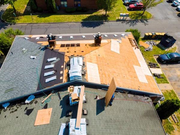 Roof Replacement Contractors: Key Factors to Consider